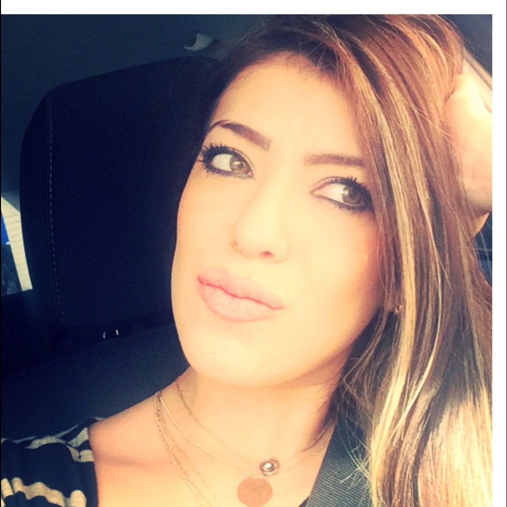 Meet your Posher, Claudia